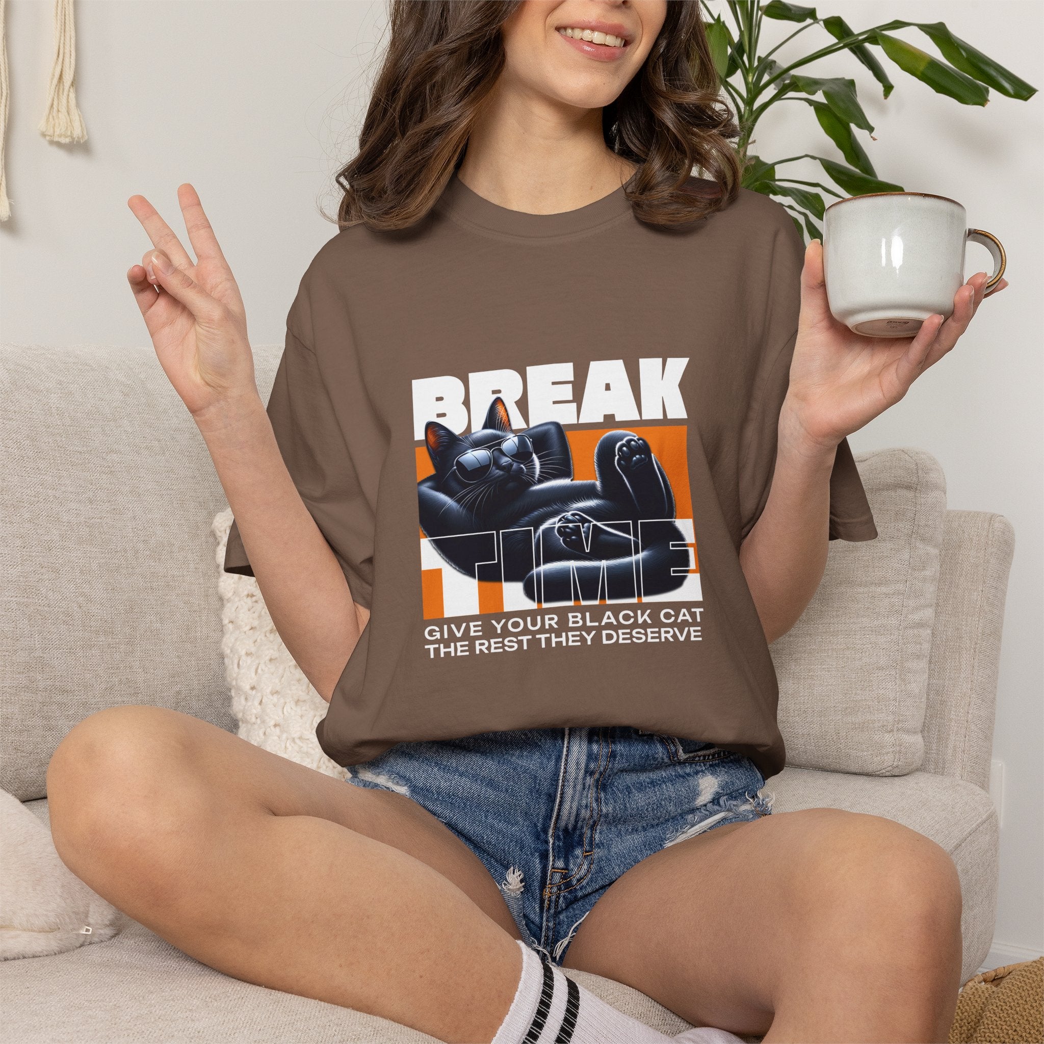 Break — Black Cat Retro Graphic T-Shirt