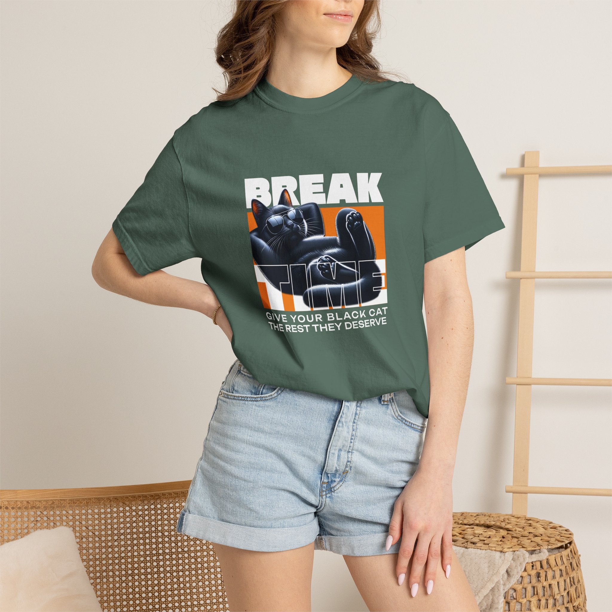 Break — Black Cat Retro Graphic T-Shirt