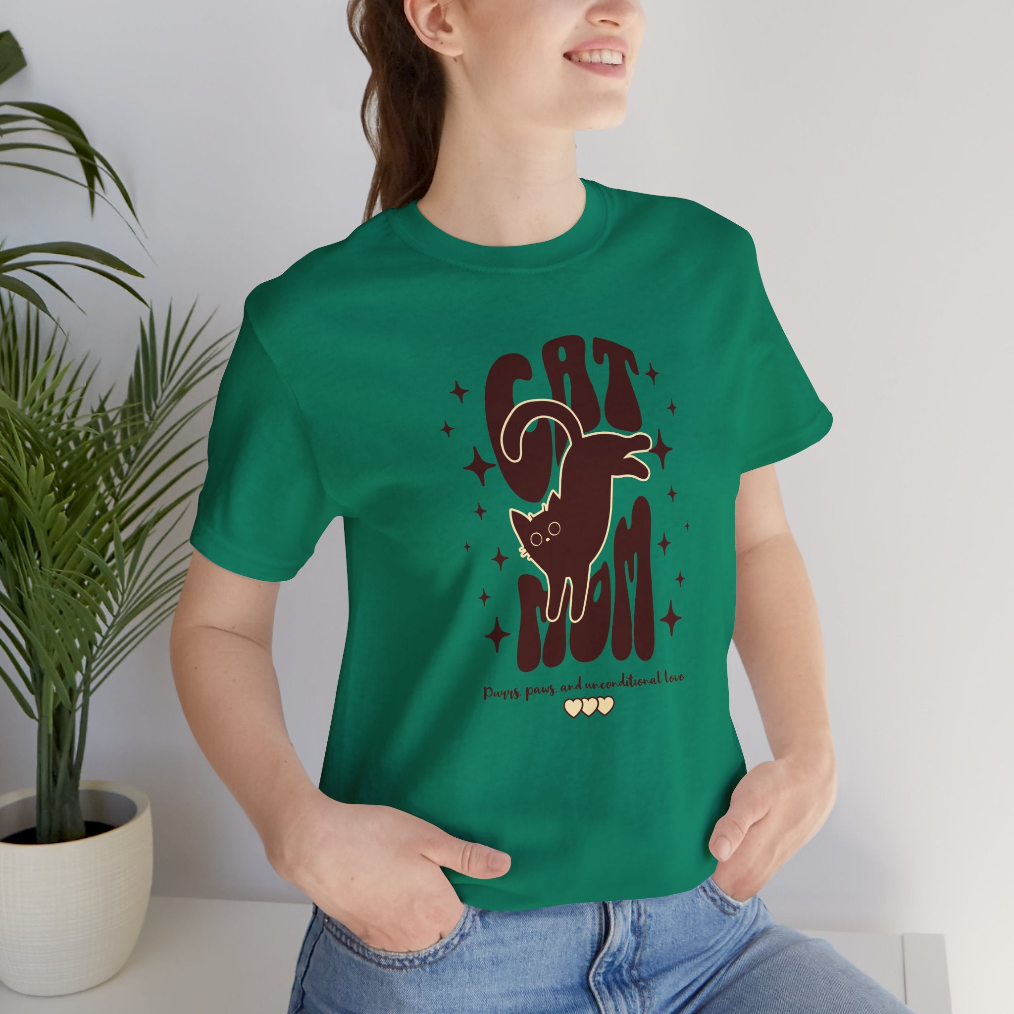 Cat Mom Retro Graphic Tee — "Cat Mom" Vintage Cat Lover T‑Shirt