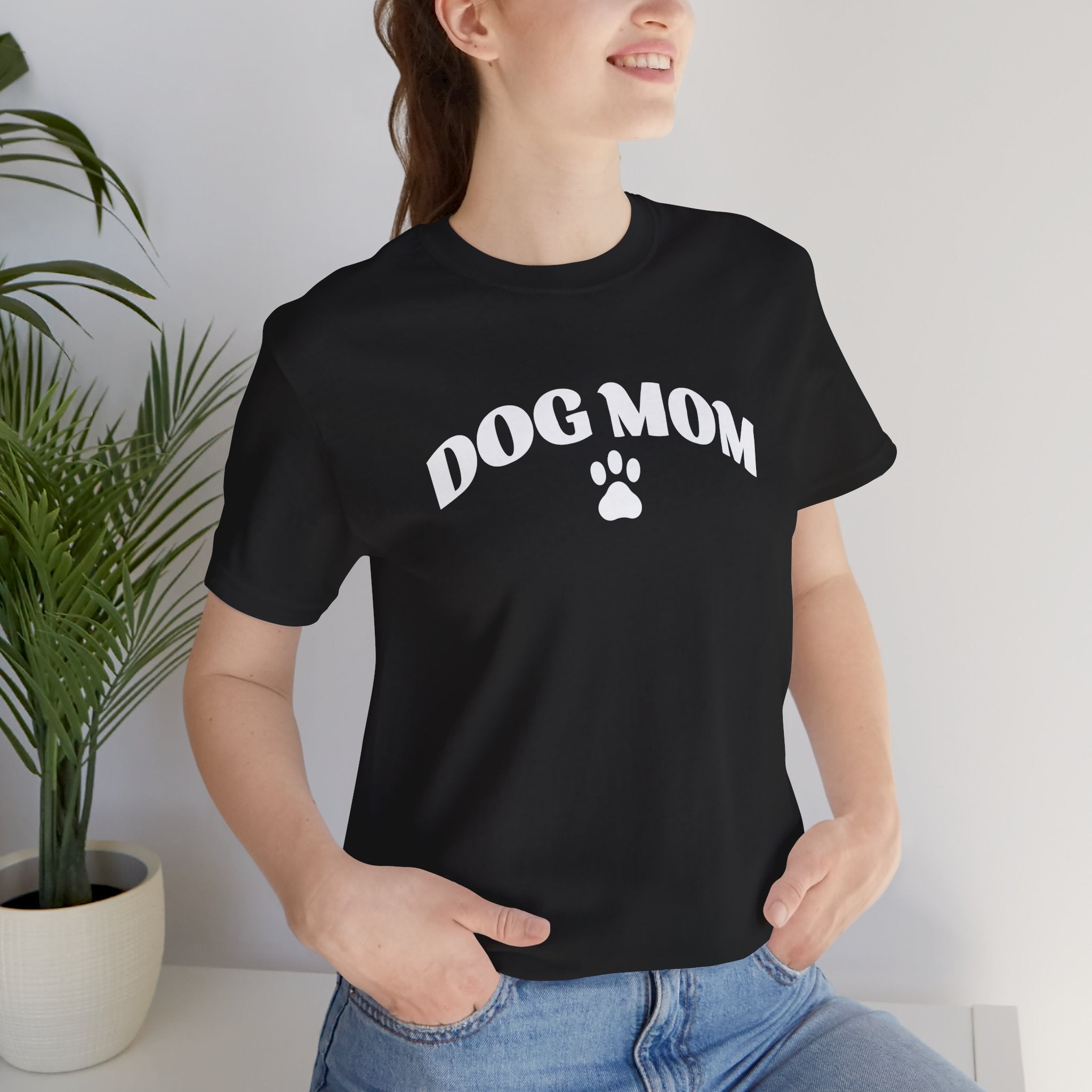 Dog Mom T-Shirt – Retro Paw Print Tee for Dog Lovers, Pet Mom Gift
