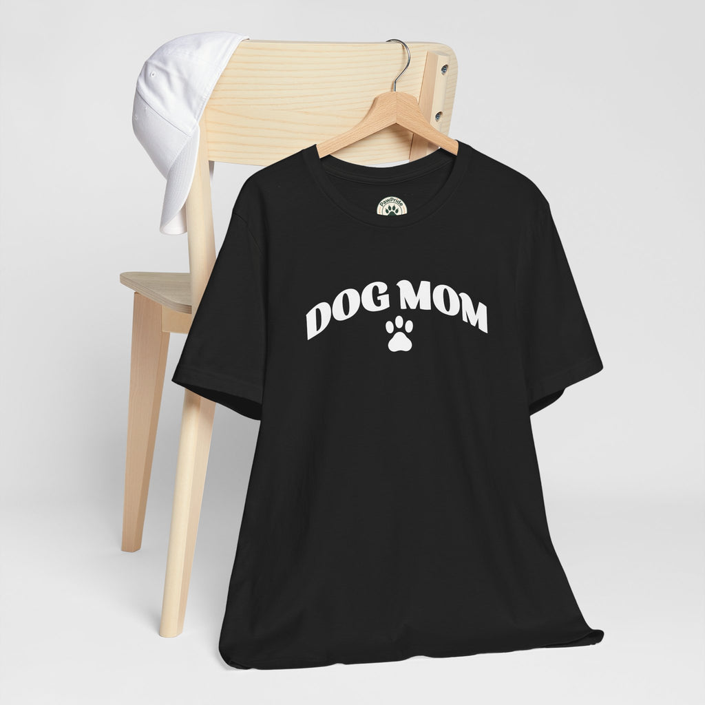 Dog Mom T-Shirt – Retro Paw Print Tee for Dog Lovers, Pet Mom Gift