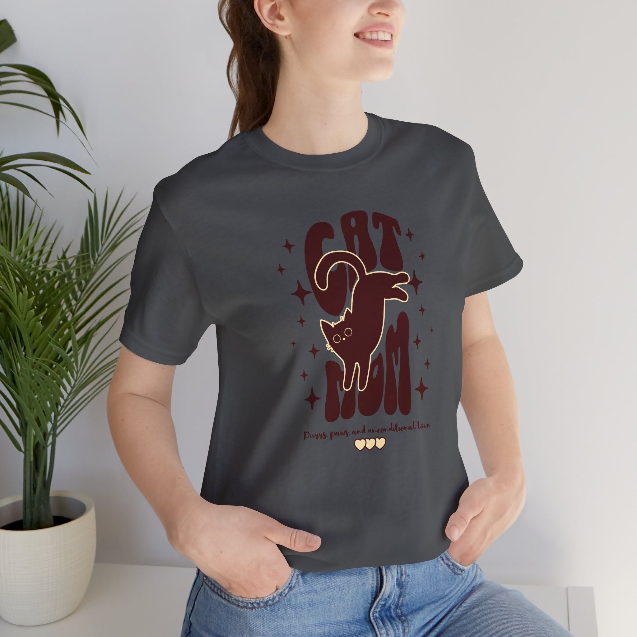 Cat Mom Retro Graphic Tee — "Cat Mom" Vintage Cat Lover T‑Shirt