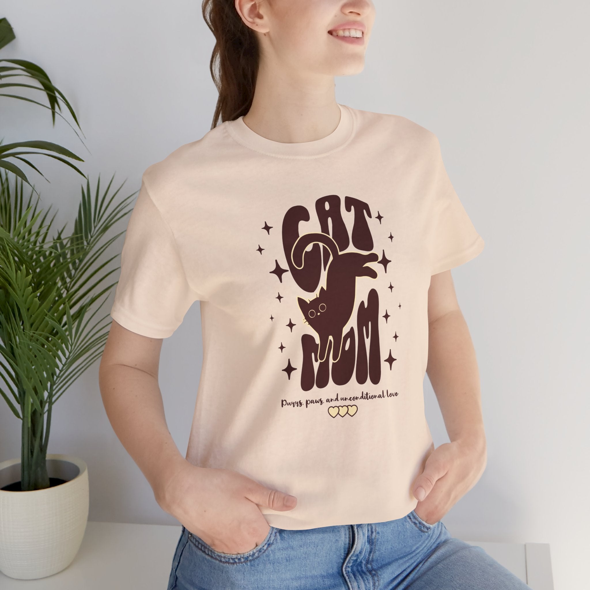 Cat Mom Retro Graphic Tee — "Cat Mom" Vintage Cat Lover T‑Shirt